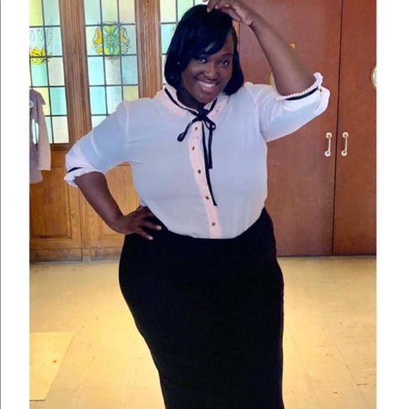 Meet your Posher, Tabitha - Picture 3 of 3